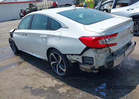 2018 Honda Accord Sport z USA, uszkodzony, nr VIN 1HGCV1F3XJA058832